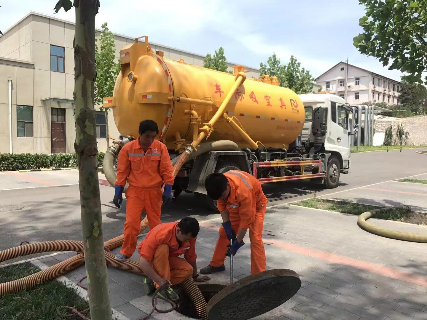 渝水化粪池清理与5-8吨吸粪车施工效率分析